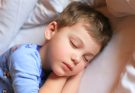 Unsere Adoptivtochter ist gestorben – eine Woche später sagte mein 5-jähriger Sohn: „Meine Schwester winkt mir aus diesem Haus gute Nacht“